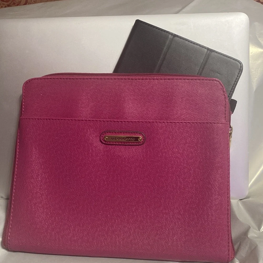 Liz Claiborne tablet carrying case, outside and inside pockets; size: 10” x 8.5”